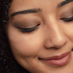 Eyeshadow trio swatches in soft rose, taupe, beige for versatile day looks.
