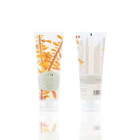 Applying 100% PURE Kelp & Mint Shampoo during a wash for volumized hair.