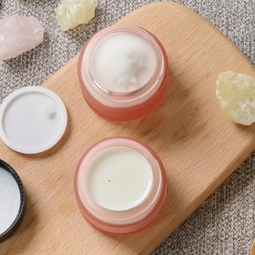 11 Hoa Kinh multi-use container for lip scrubs and lotions