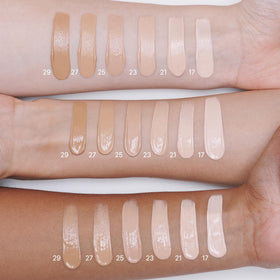 2aN Gleaming Tension Cushion Pact face application from center outward demonstrates seamless blend.