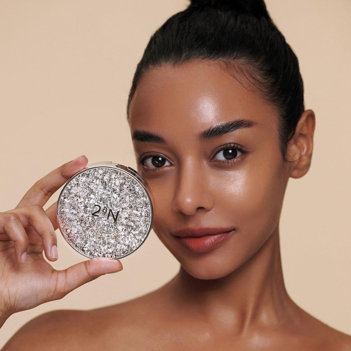 2aN Gleaming Tension Cushion Pact jar and puff captures convenient packaging for on-the-go touchups.