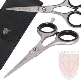 Premium case with button closure in 3 Swords Germany grooming set for safe transport.