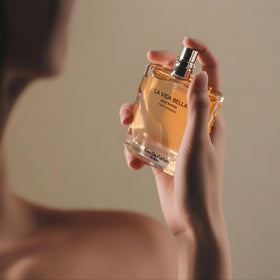 A CENTER La Vida Bella base blends vanilla and spun sugar for lasting warmth.