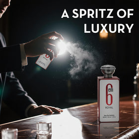 A CENTER Satin-lined interior — protects bottles with a luxe touch.
