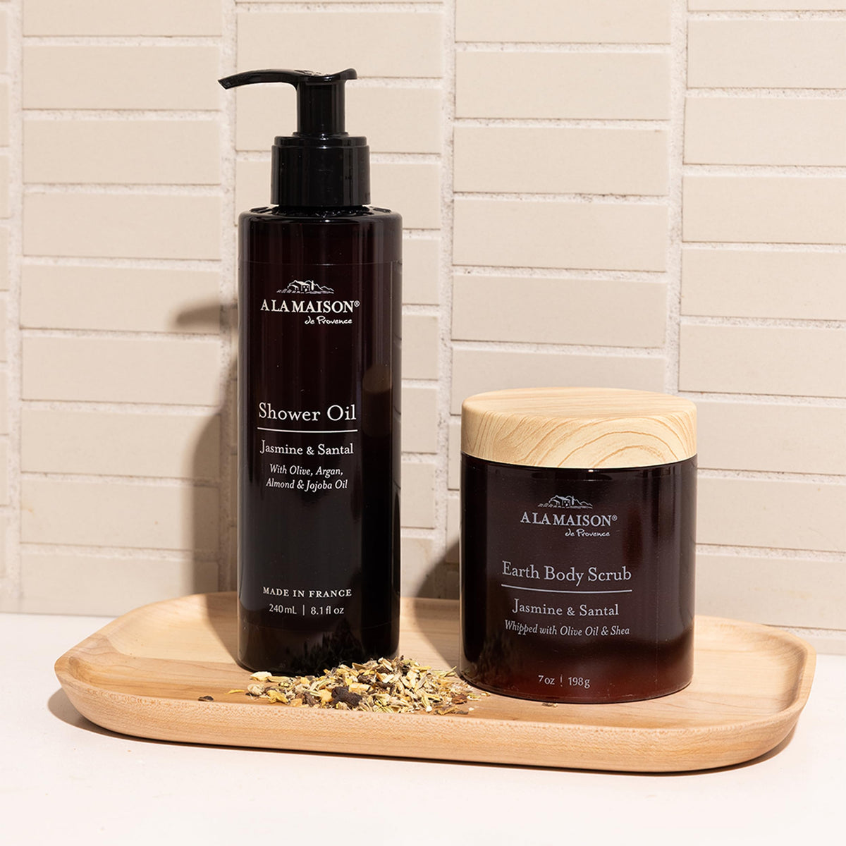 A LA MAISON Cleansing Shower Oil close-up of olive and argan oils for hydration.