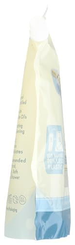 A LA MAISON skin-lather close-up emphasizing a non-drying, skin-friendly lather.
