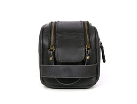 Aaron Leather Goods Vendimia Estilo 100-percent buffalo leather with durable hardware.