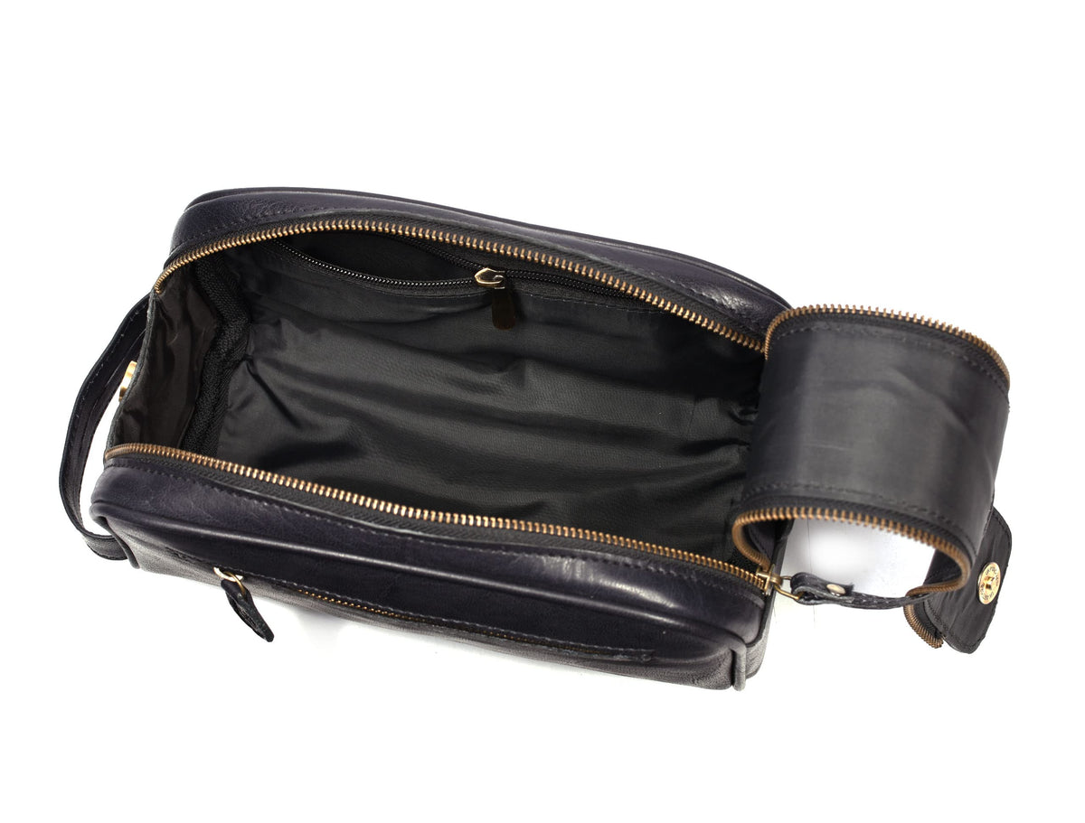 Aaron Leather Goods Vendimia Estilo 10in toiletry bag exterior pocket detail for quick access