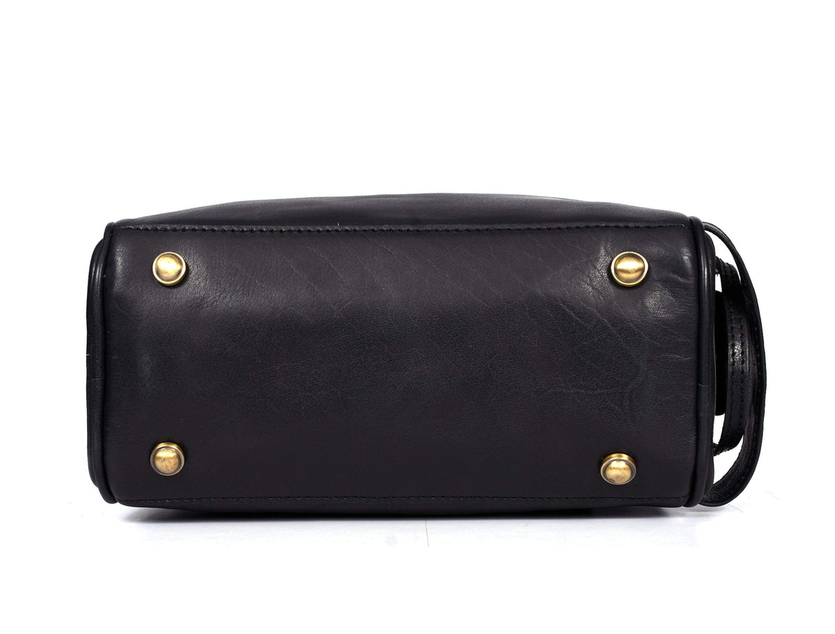 Aaron Leather Goods Vendimia Estilo 10in toiletry bag waterproof lining protects contents during travel