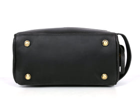 Aaron Leather Goods Vendimia Estilo bottom studs prevent slipping and protect base.