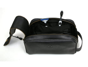 Aaron Leather Goods Vendimia Estilo double zipper compartment for easy access.