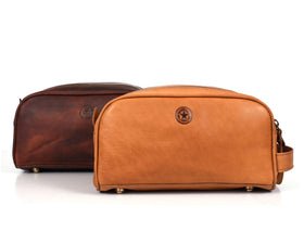 Aaron Leather Goods Vendimia Estilo metal hardware accent on bag
