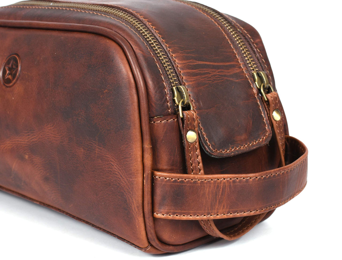 Aaron Leather Goods Vendimia Estilo spacious interior for grooming essentials