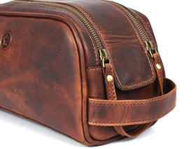 Aaron Leather Goods Vendimia Estilo spacious interior for grooming essentials