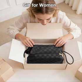 Abiudeng luggage-friendly makeup bag that fits in totes and suitcases.