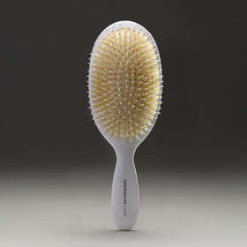 Addendum Hair boar bristle detangler close-up illustrates gentle glide