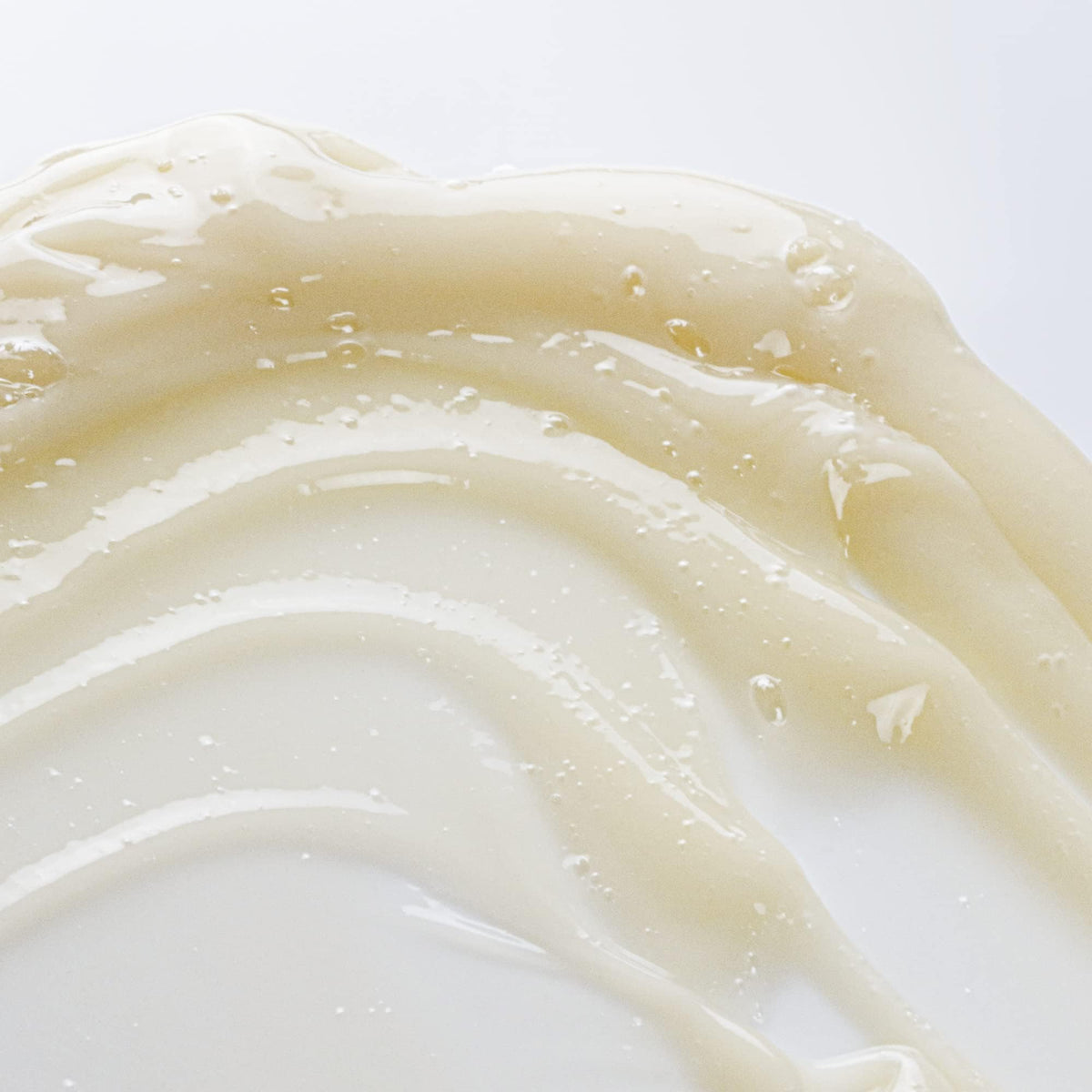 adwoa beauty Baomint shampoo lather close-up highlighting gentle, scalp-friendly wash.