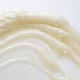 adwoa beauty Baomint shampoo lather close-up highlighting gentle, scalp-friendly wash.
