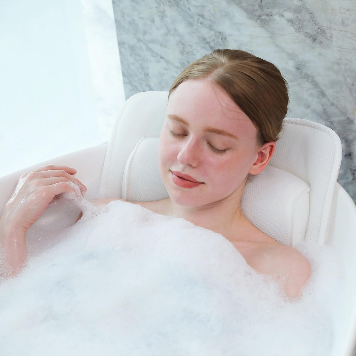 AEROiVi cushion with fourteen non-slip suction cups stays fixed