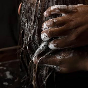 Aesop Equalising Shampoo scalp massage demonstrates oil-control and refresh