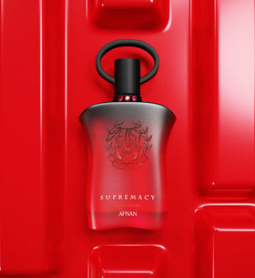 Afnan Supremacy Tapis Rouge base notes close-up showing cloves, vetiver, peony.