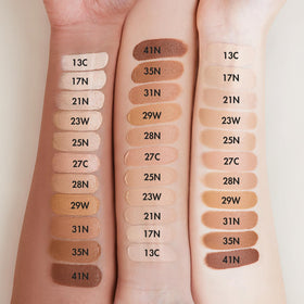 AGE20'S Signature Essence Pact dewy glow on skin