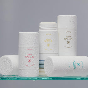 Ingredients label highlights castor oil and coconut oil for skin support in holi stick.