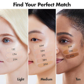 AGE20'S Signature Essence Pact puff application enables easy on-the-go touch-ups.