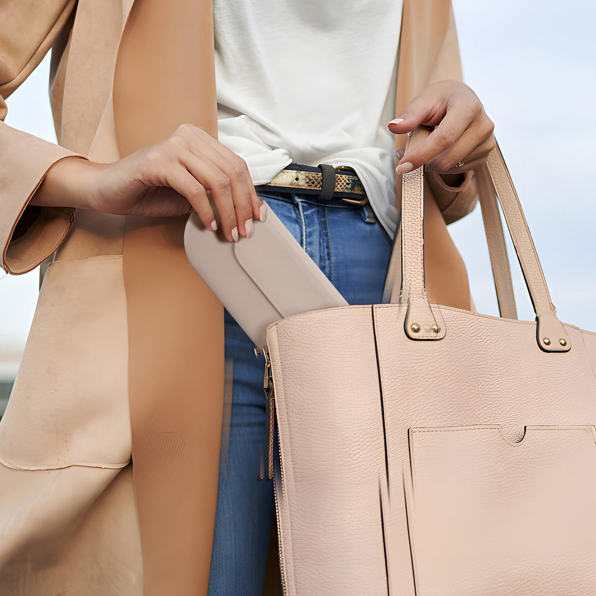 AGIKET walnut color option adds stylish, gift-ready appeal.