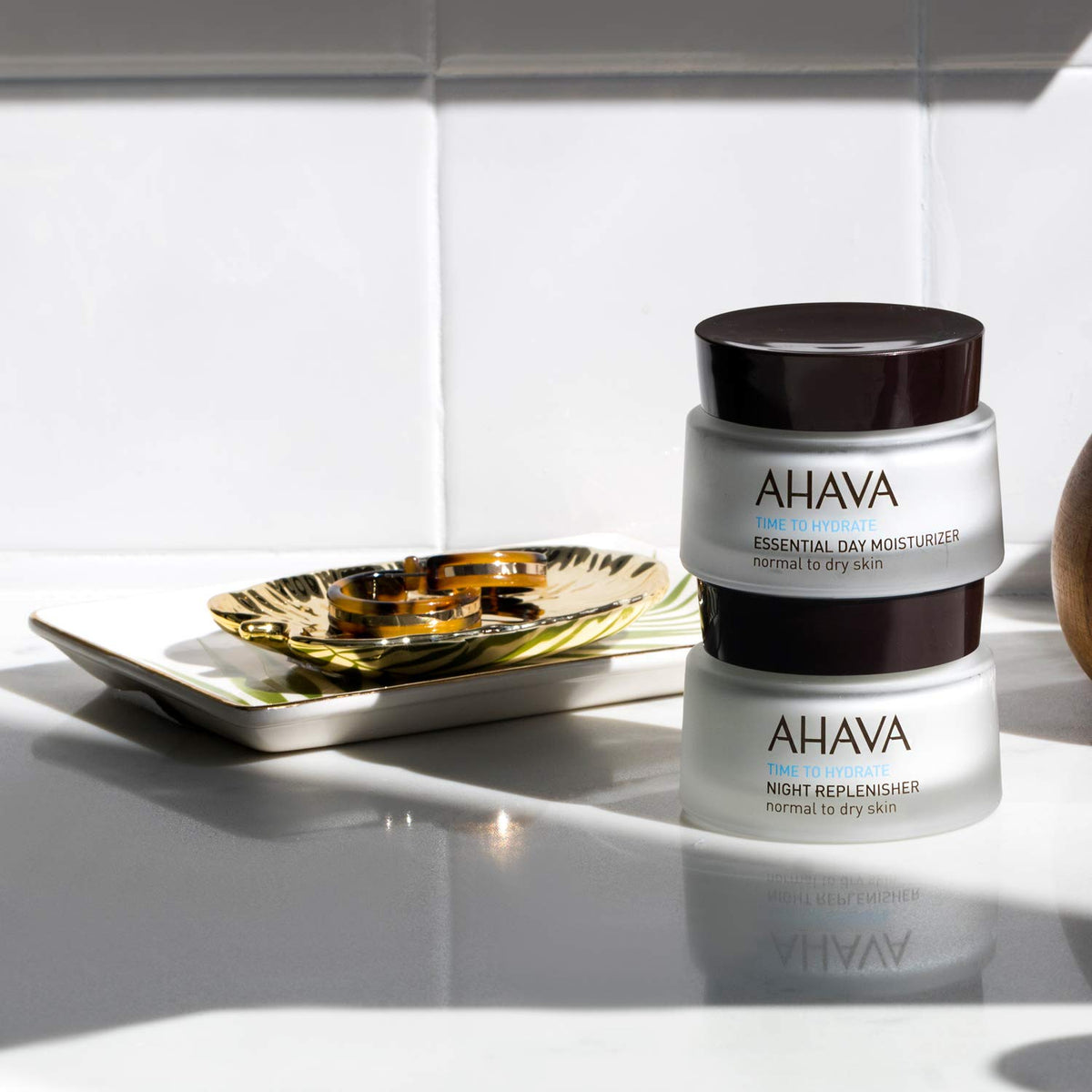 AHAVA Osmoter mineral blend illustration underscores mineral-rich formula.