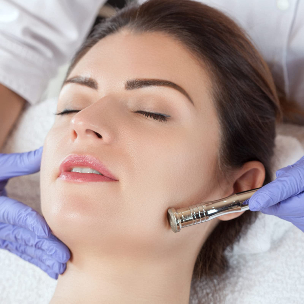 AIMENGXI complete accessory kit enhances DIY facial routines.