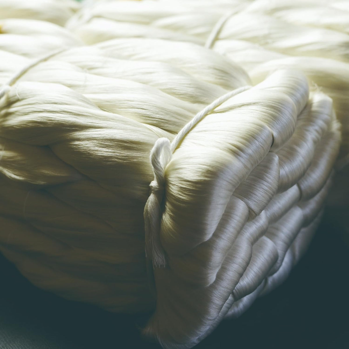 aisen gift-ready Japan packaging glove presented as a luxury gift.
