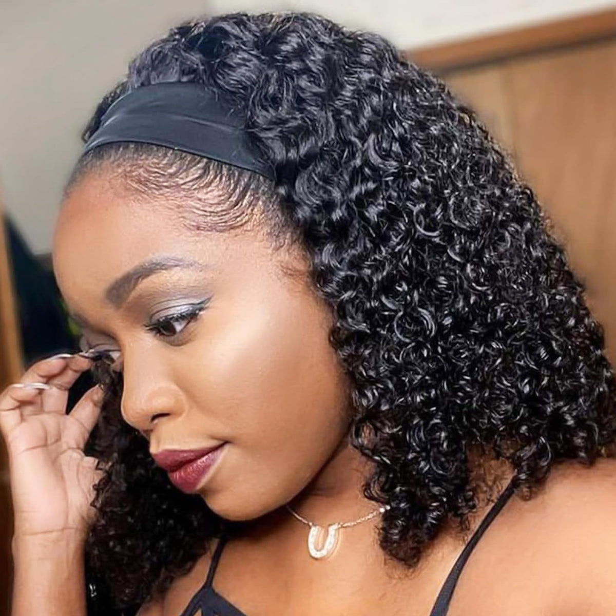 AISI QUEENS Headband Wig close-up showing soft curly hair for daily wear