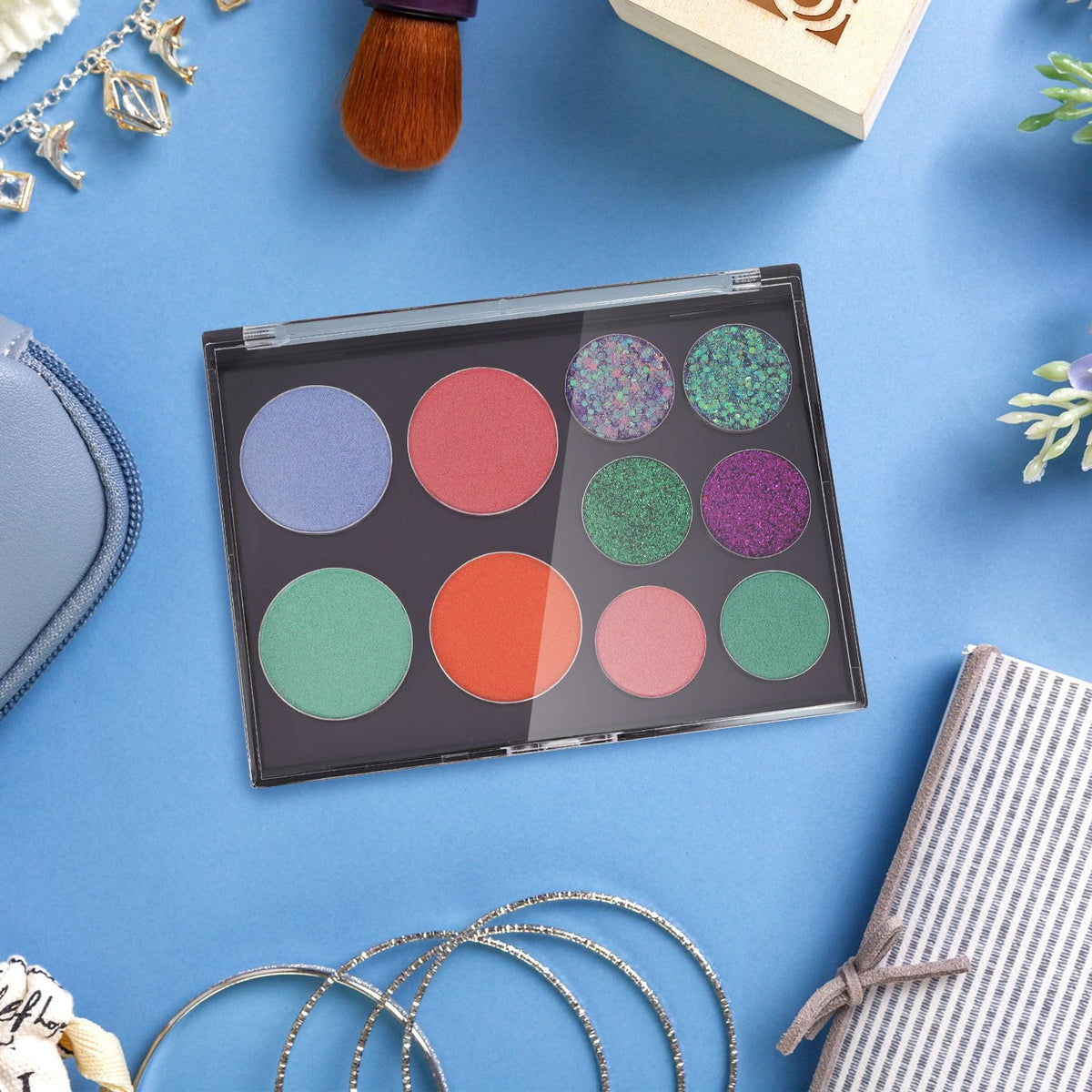 AJLTPA travel-friendly makeup organizer keeps cosmetics in one place