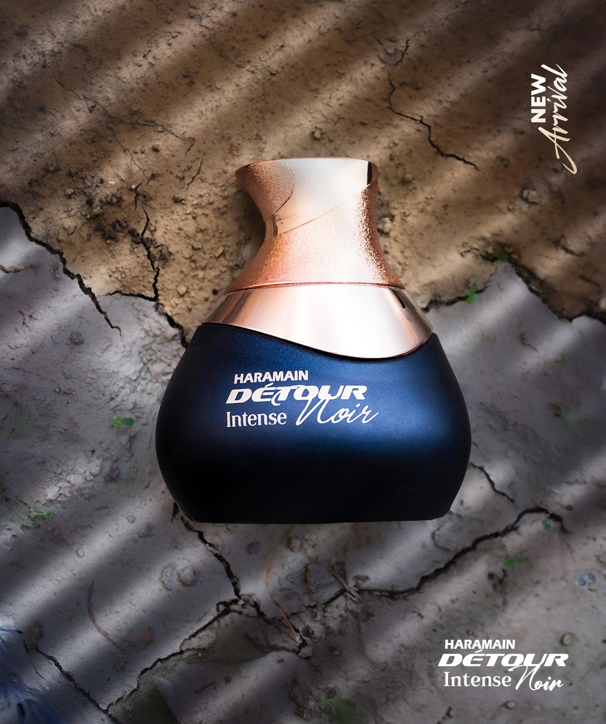 Spray action shows easy application of Detour Noir Exclusif.