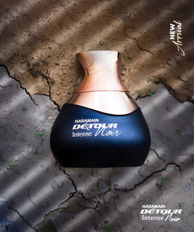 Spray action shows easy application of Detour Noir Exclusif.