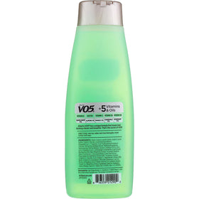 Foaming action with Alberto VO5 Kiwi Lime Squeeze on wet hair.