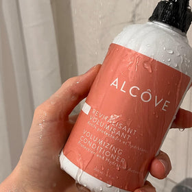 Alcôve color-safe formula helps maintain vibrant color and shine.
