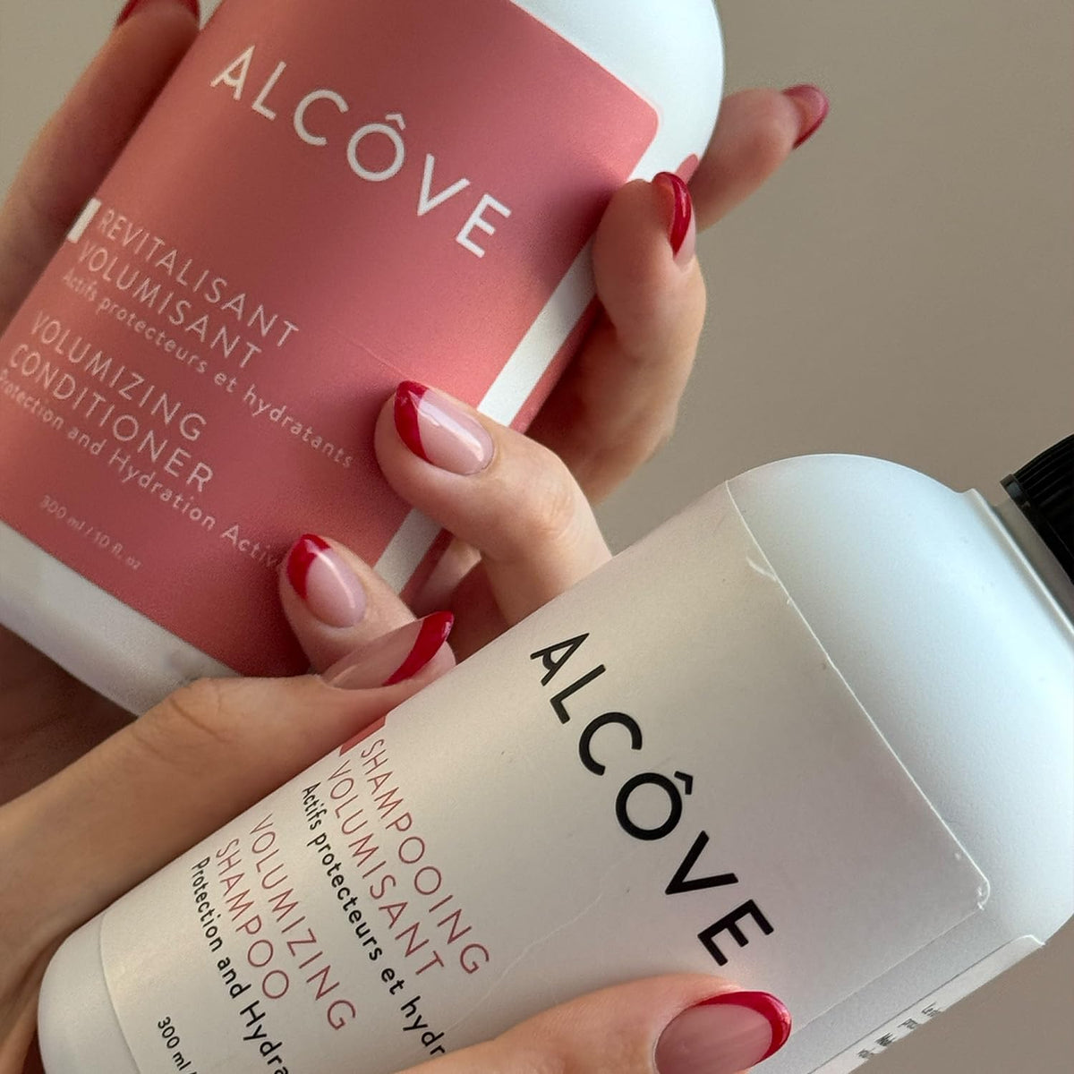 Alcôve Evening Primrose Oil ingredient spotlight highlighting nourishing oils.