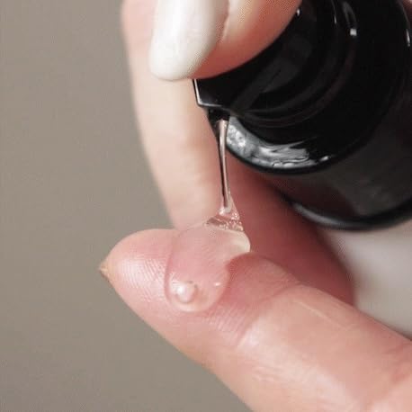 Alcôve Serum hair application demonstrates quick-absorbing leave-in formula.