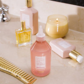 Lamellar Water bottle emphasizing universal use for all hair types.