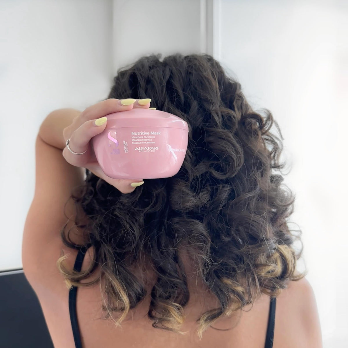 Luminous shine on hair strands after treatment by ALFAPARF MILANO