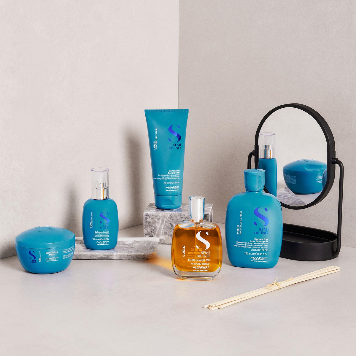 Alfaparf Milano Curls Shine Fix close-up shows lasting shine.