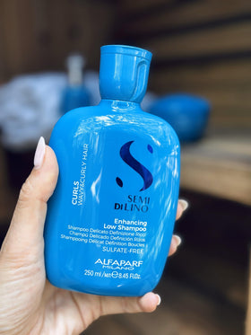 ALFAPARF MILANO Semi di Lino Curls bottle with humidity protection emblem.