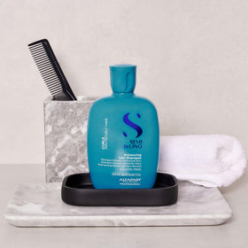 ALFAPARF MILANO Semi di Lino Curls shampoo label closeup, vegan formula.