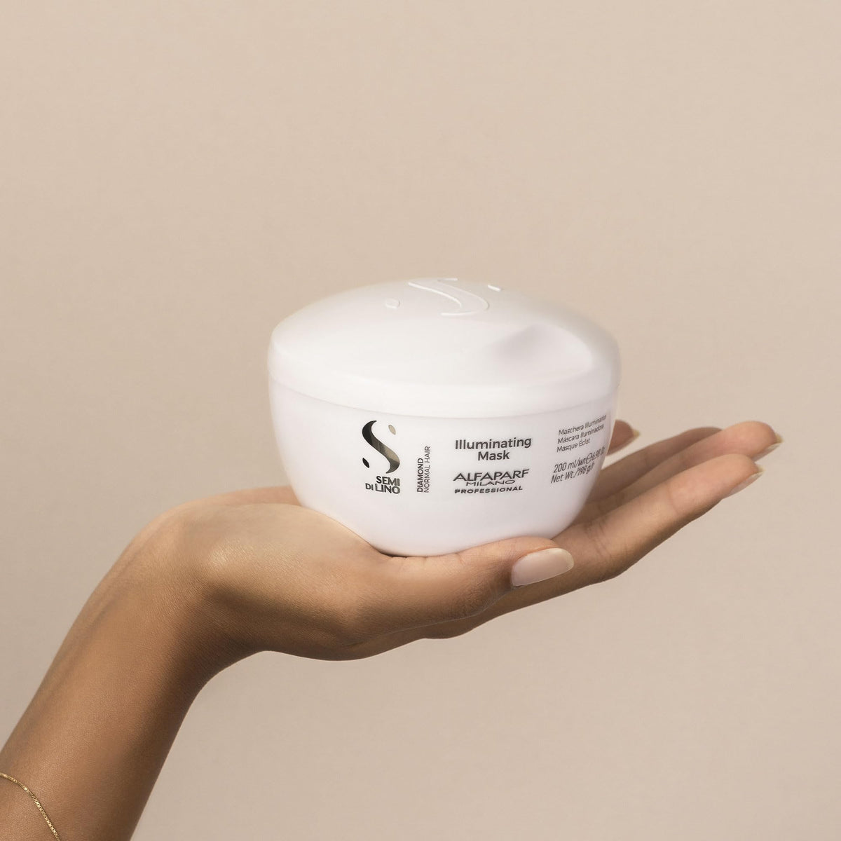 Shiny, vibrant ends and enhanced color protection with the Diamond mask.