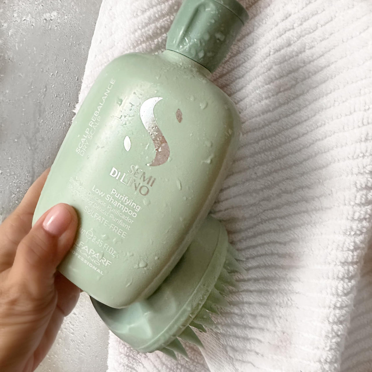 ALFAPARF MILANO application scene conveys everyday use and scalp balance.