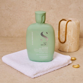 ALFAPARF MILANO Semi di Lino Scalp Rebalance foam demonstrates gentle cleansing.