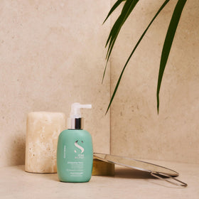 Alfaparf Milano Semi di Lino Scalp Renew tonic applied on the scalp for energizing roots.