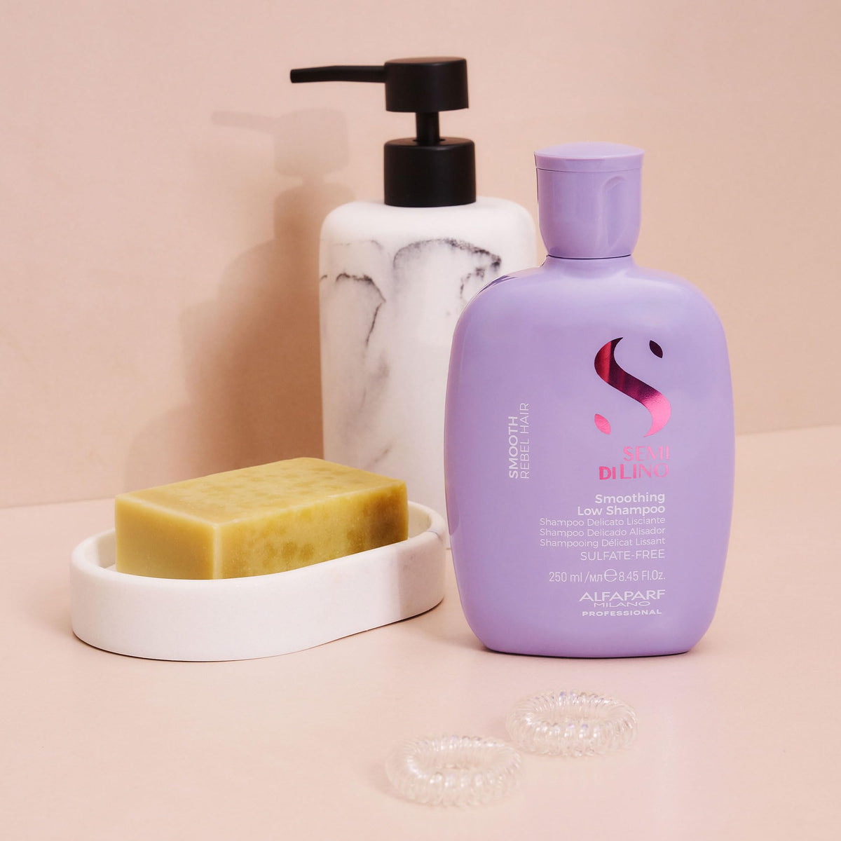 Alfaparf Milano Semi di Lino Smooth vegan formula bottle indicates clean, paraffin-free care.